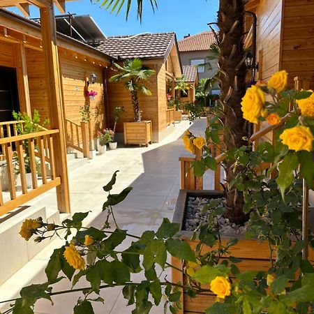 Bujtina Siar Hotel Pogradec Exterior photo