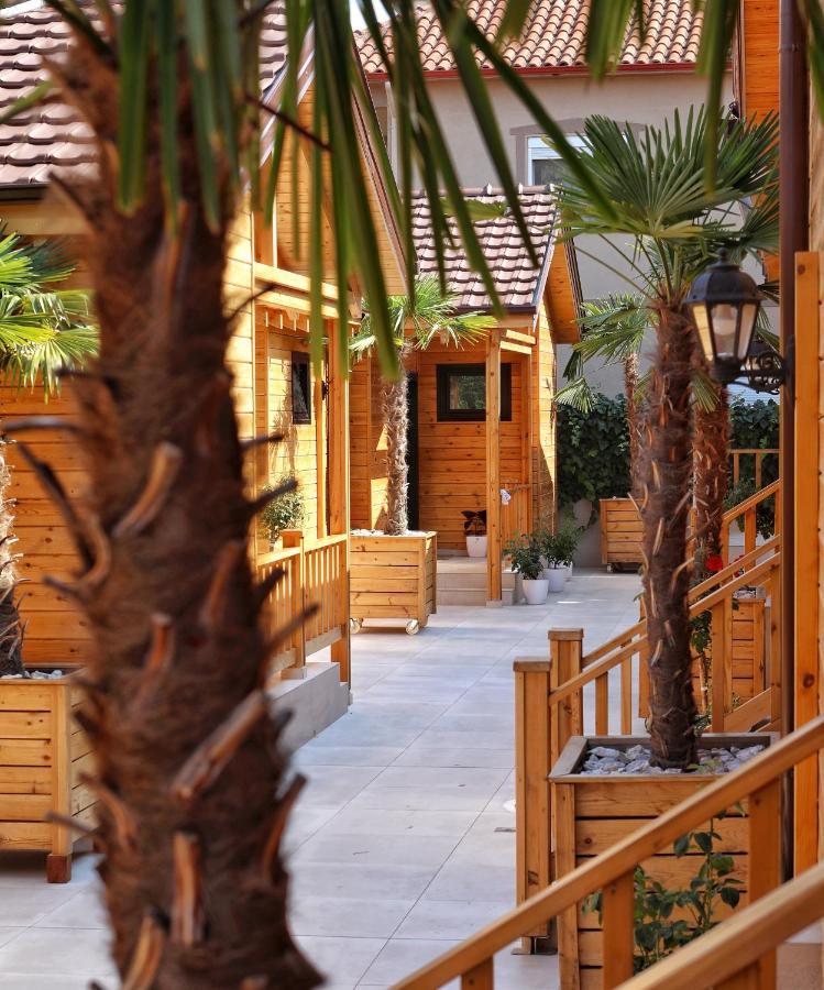 Bujtina Siar Hotel Pogradec Exterior photo