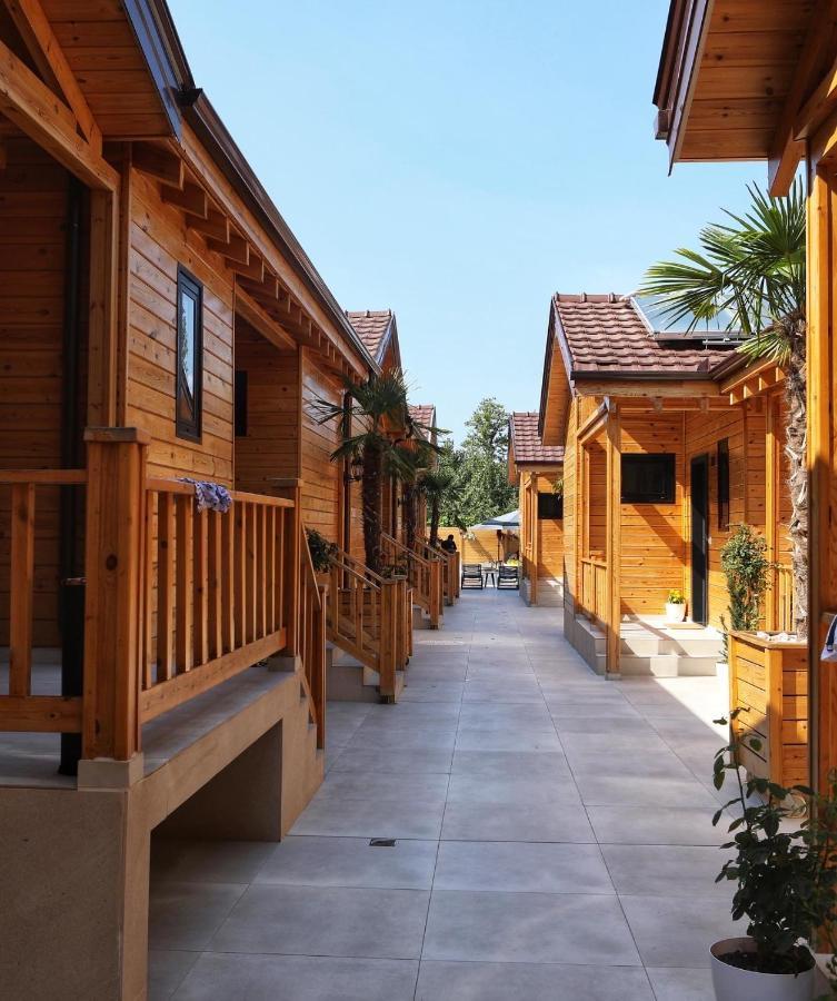 Bujtina Siar Hotel Pogradec Exterior photo