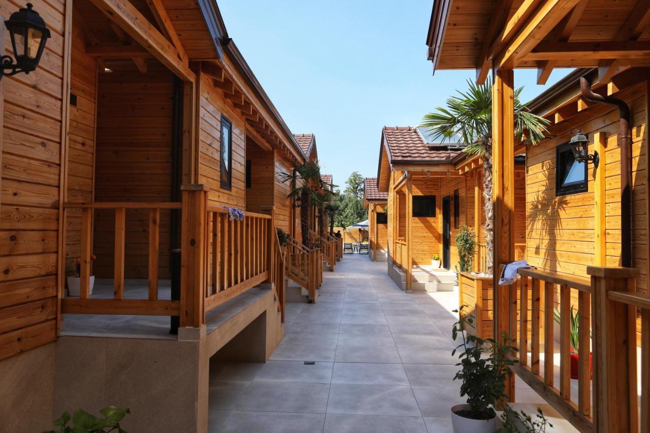 Bujtina Siar Hotel Pogradec Exterior photo